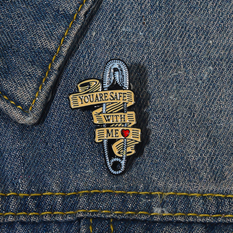 Retro Alphabet Clip Couple Badge