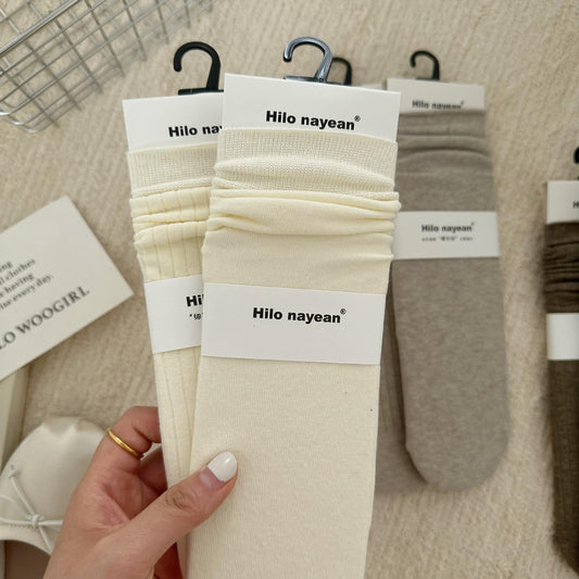 Gentle Vertical Stripe Cream Gray Socks