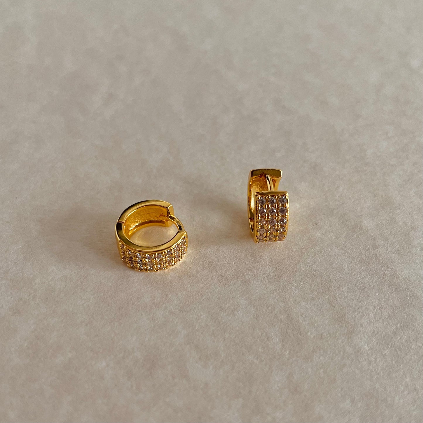 Tara 2.0 huggies -White Zirconia