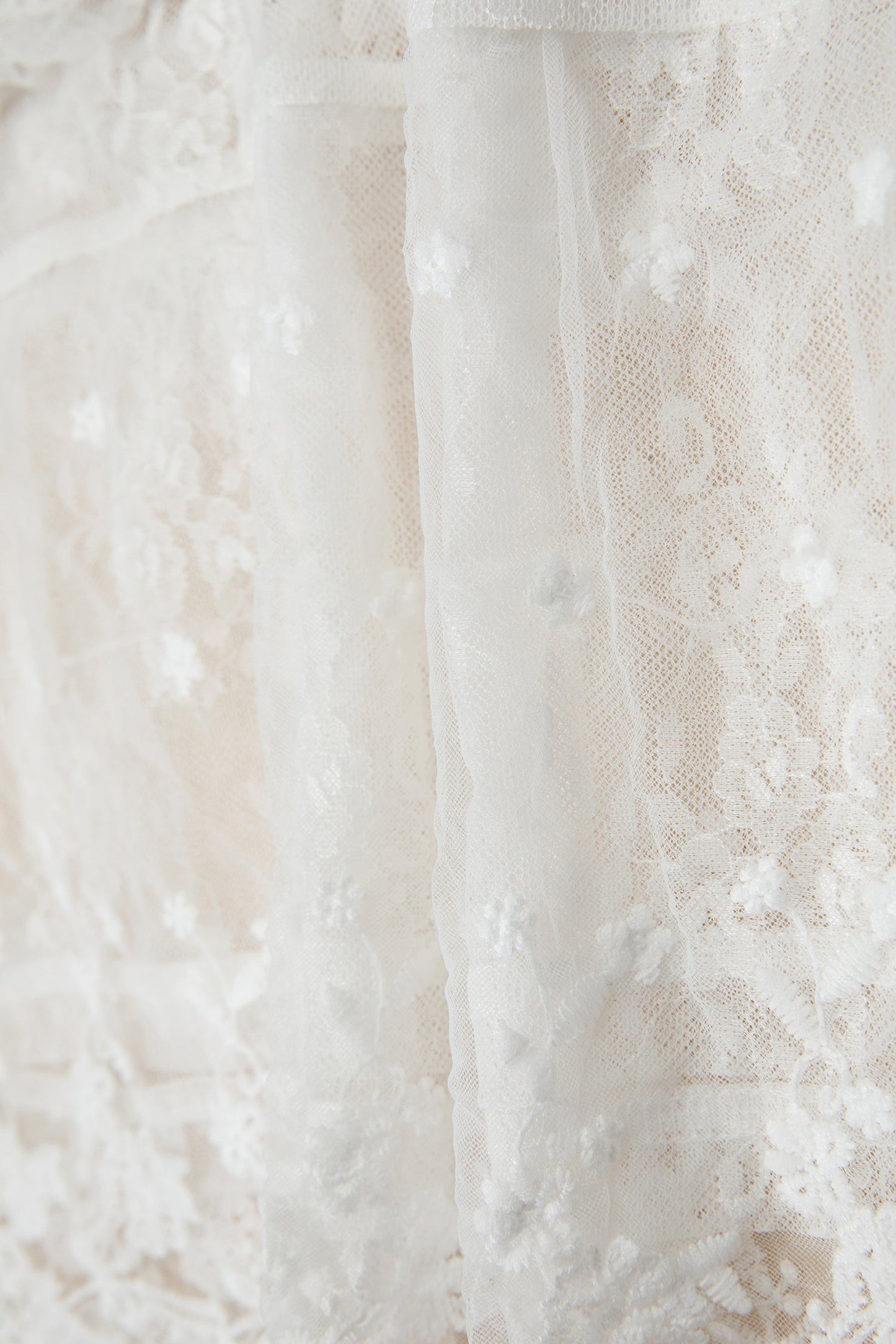 2pcs Sheer Floral Lace Ruffle Tiered Blouse