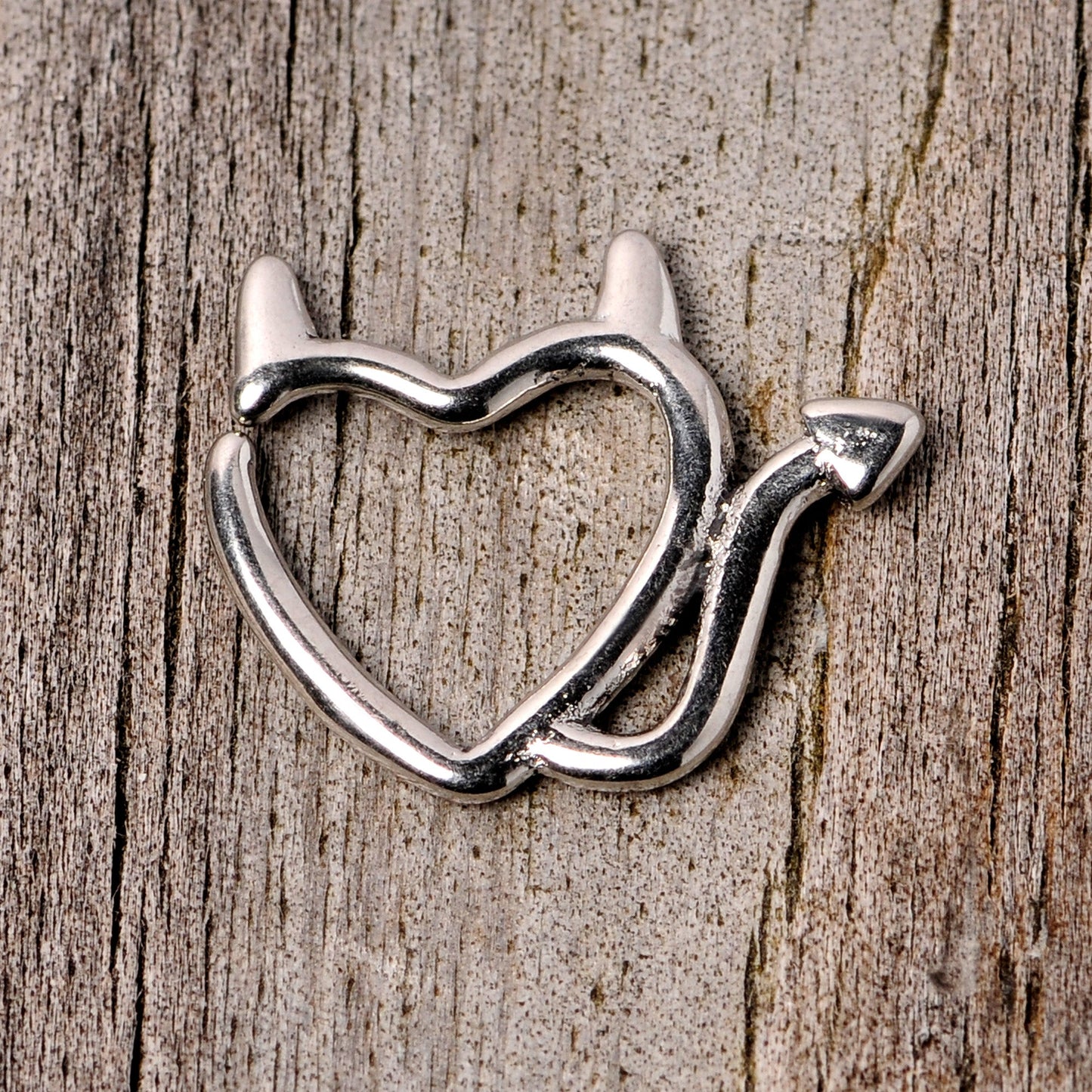 16G 1/4 Little Devil Halloween Heart Closure Ring