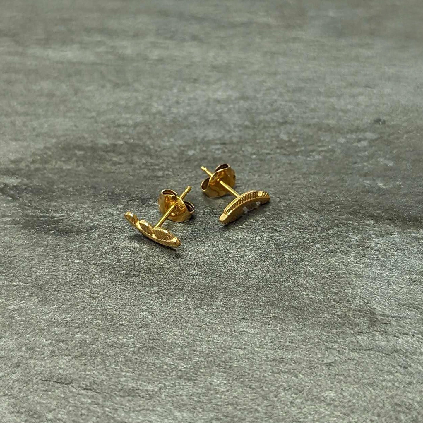 20G Gold Tone ASTM F-136 Implant Grade Titanium Fashion Feather Stud Earrings