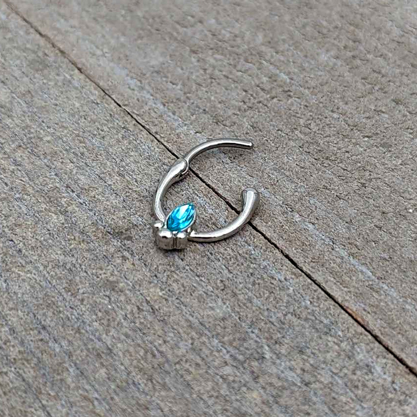 16G 5/16 Blue Gem Deco Oval Cartilage Clicker