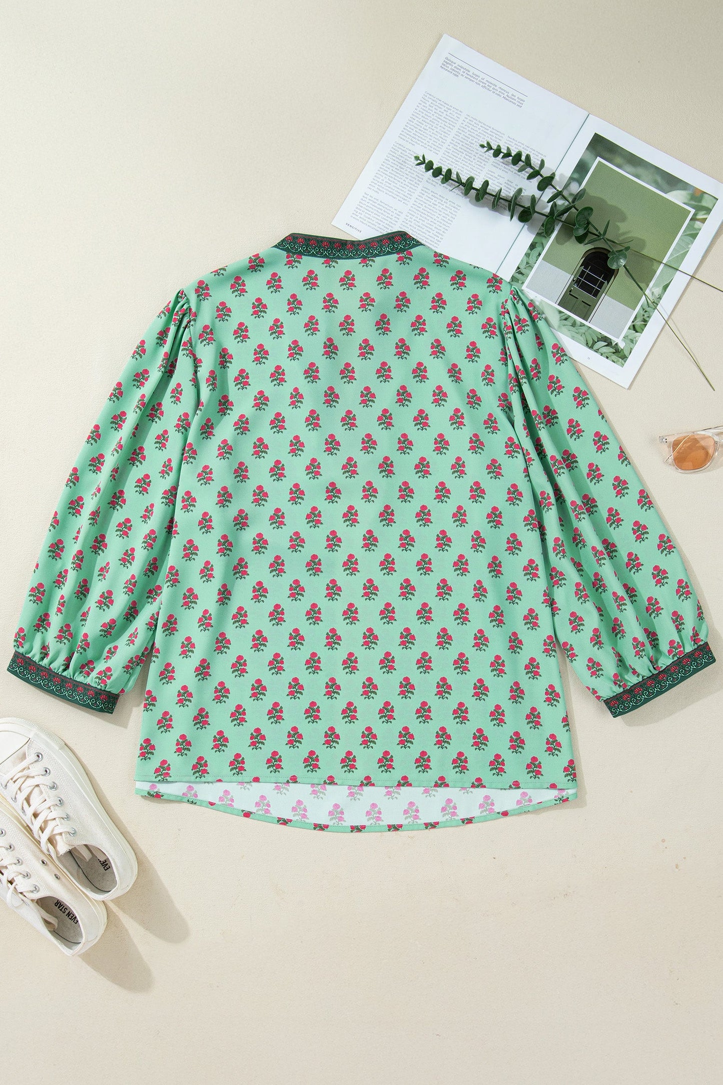Plus Size Floral Contrast Trim V-Neck Blouse