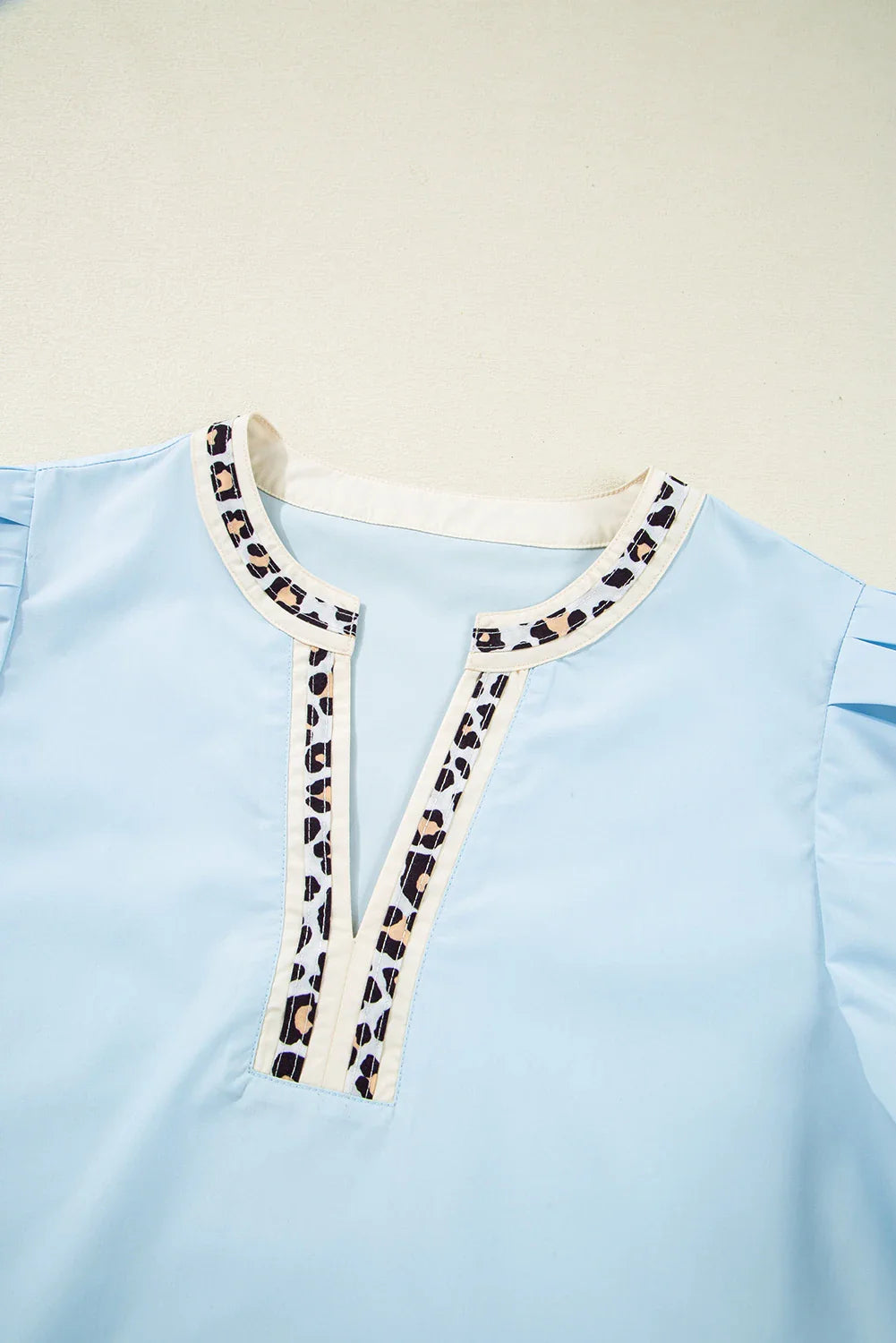 Leopard Contrast Trim Split Neck Puff Sleeve Blouse