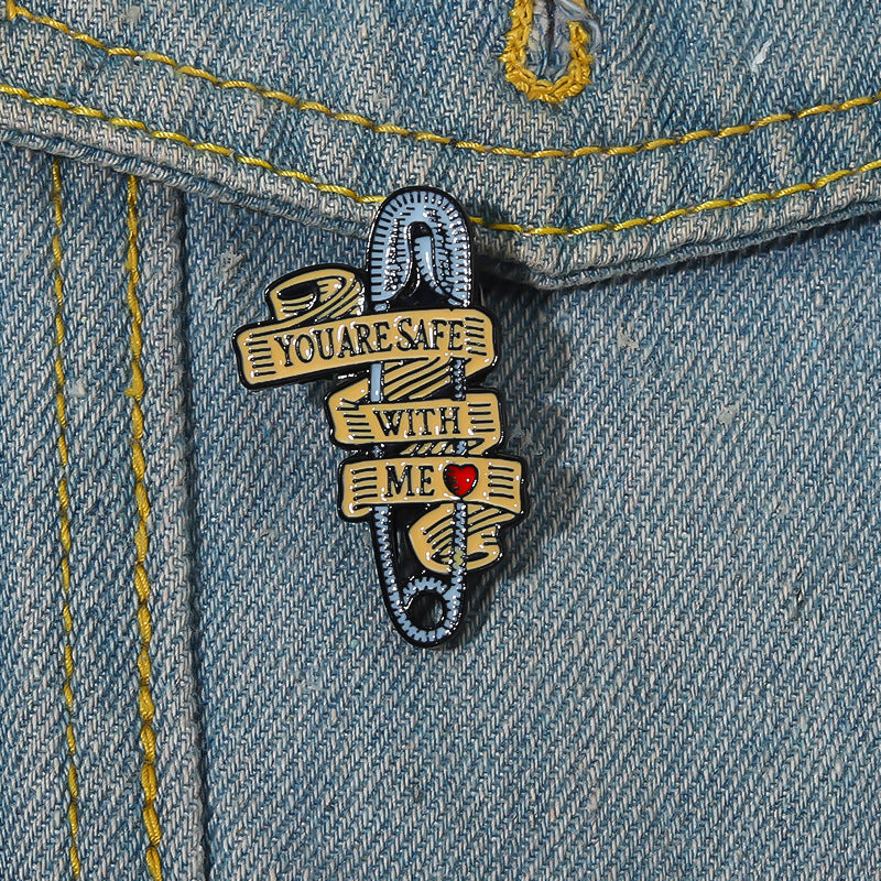 Retro Alphabet Clip Couple Badge