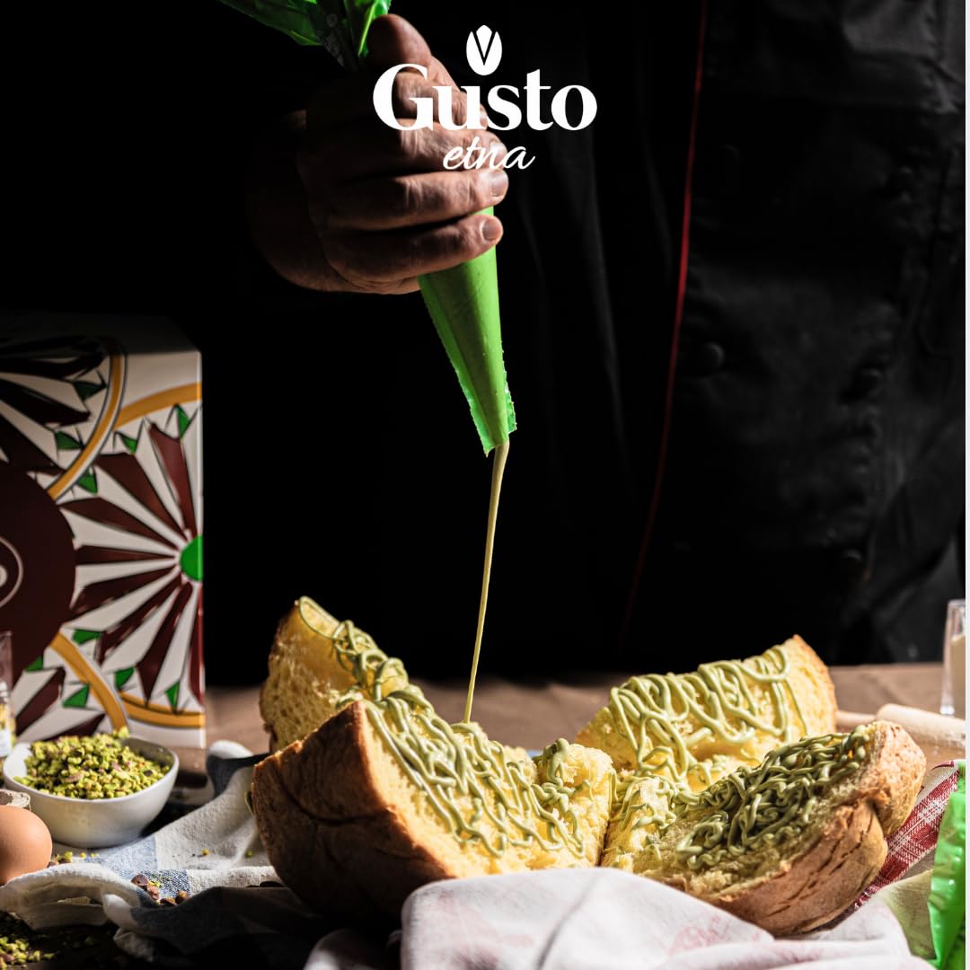 Gusto Etna, Italian Panettone with Pistachio Cream and pistachio chopped