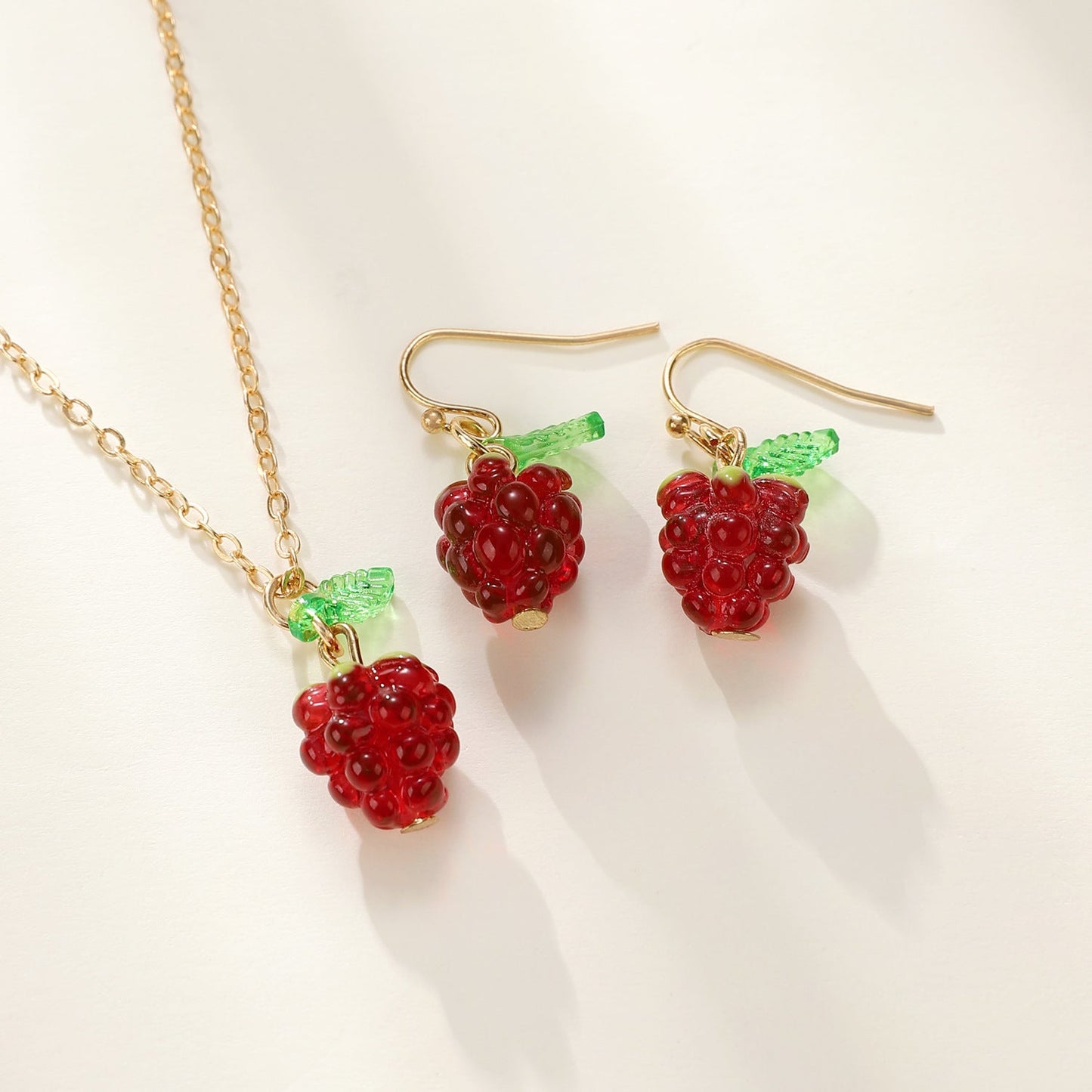 Retro Raspberry Raspberry Earrings And Necklace Set