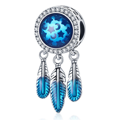 Lucky U-shaped Horseshoe Clover Pendant